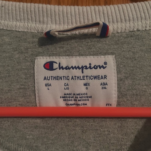 Men’s champion crew neck. - Picture 2 of 2